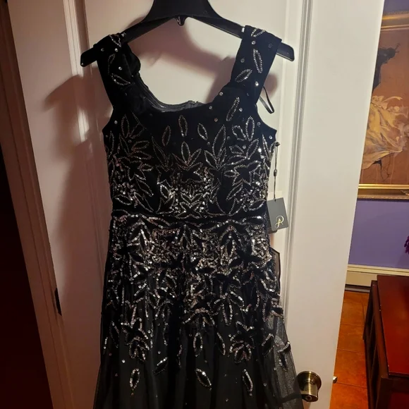 Adrianna Papell | Dresses | Adrianna Papell Beaded Velvet Off The Shoulder Dress Blackmercury Size 6 | Poshmark Adrianna Papell | Dresses | Adrianna Papell Beaded Velvet Off The Shoulder Dress Blackmercury Size 6 | Poshmark